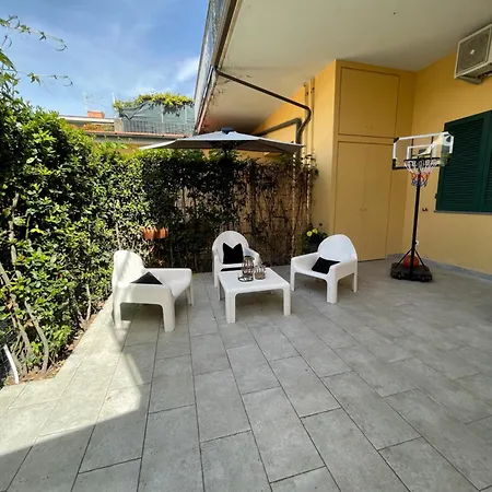 Design Close Beach Garden & Private Parking *