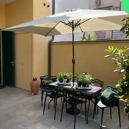 아파트 Design Close Beach Garden & Private Parking