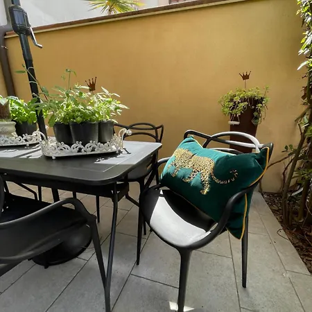 Design Close Beach Garden & Private Parking *